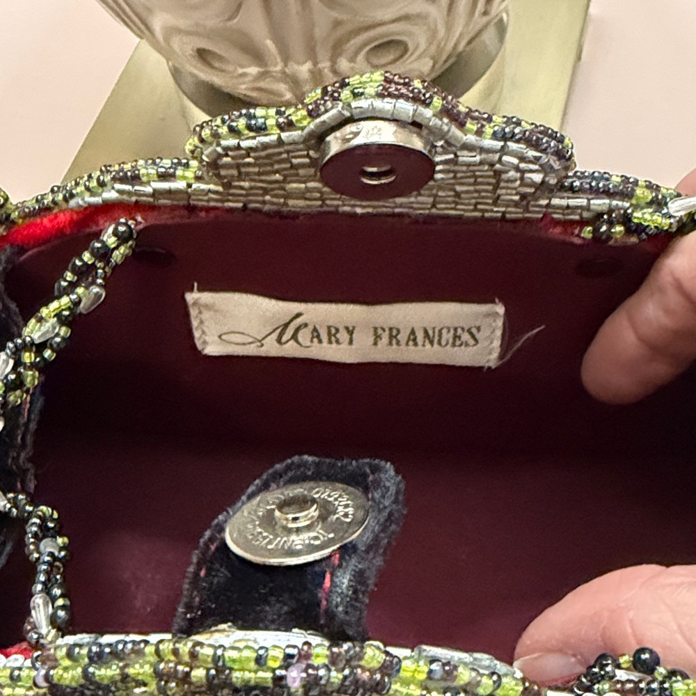 Mary Frances beaded handbag. - Picture 4 of 5
